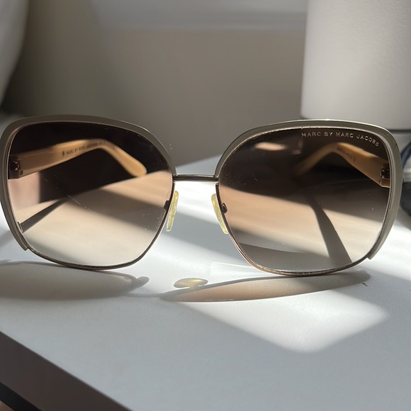 Marc by Marc Jacobs Oversized Cream Retro Sunglasses - Picture 5 of 12